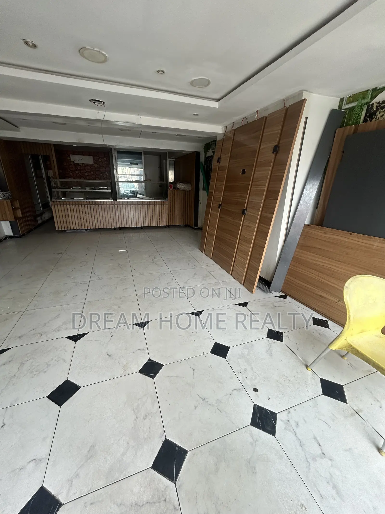 Perfect Shop Space in Lekki 1, Perfect for Fast Food/Restaurant in Lekki Phase 1