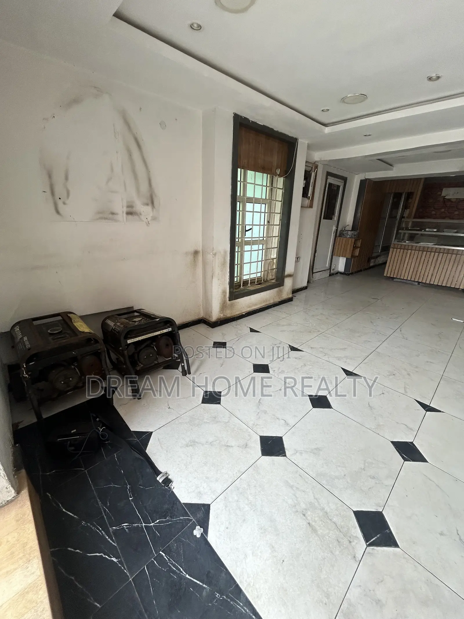 Perfect Shop Space in Lekki 1, Perfect for Fast Food/Restaurant in Lekki Phase 1