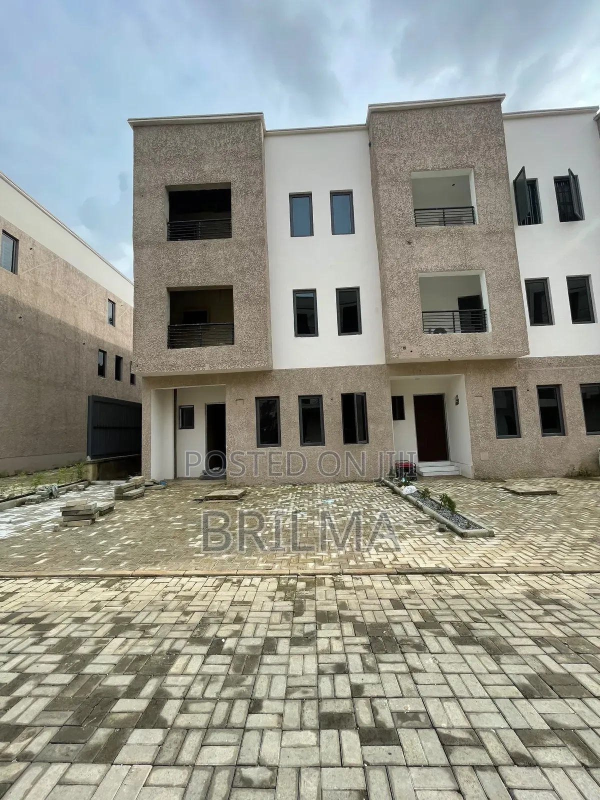 4bdrm Duplex in Gaduwa for sale in Gaduwa