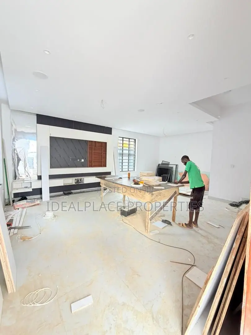 5bdrm Duplex in Adeniyi Jones for sale in Adeniyi Jones