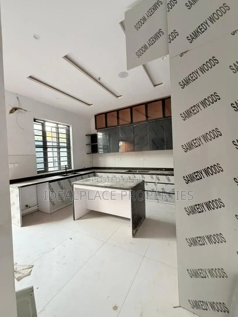 5bdrm Duplex in Adeniyi Jones for sale in Adeniyi Jones