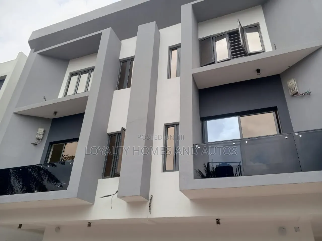 5bdrm Duplex in Alaka Estate for sale in Alaka Estate