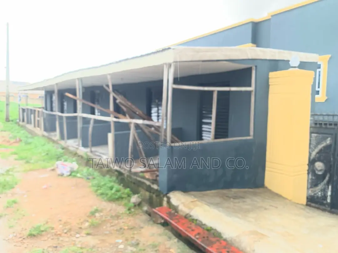 8 Units of Shops in Egbeda / Egbeda