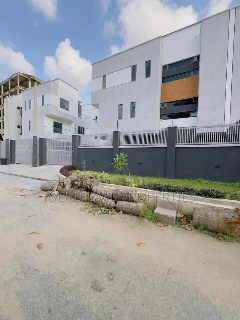 4bdrm Duplex in Adeniyi Jones for sale in Adeniyi Jones
