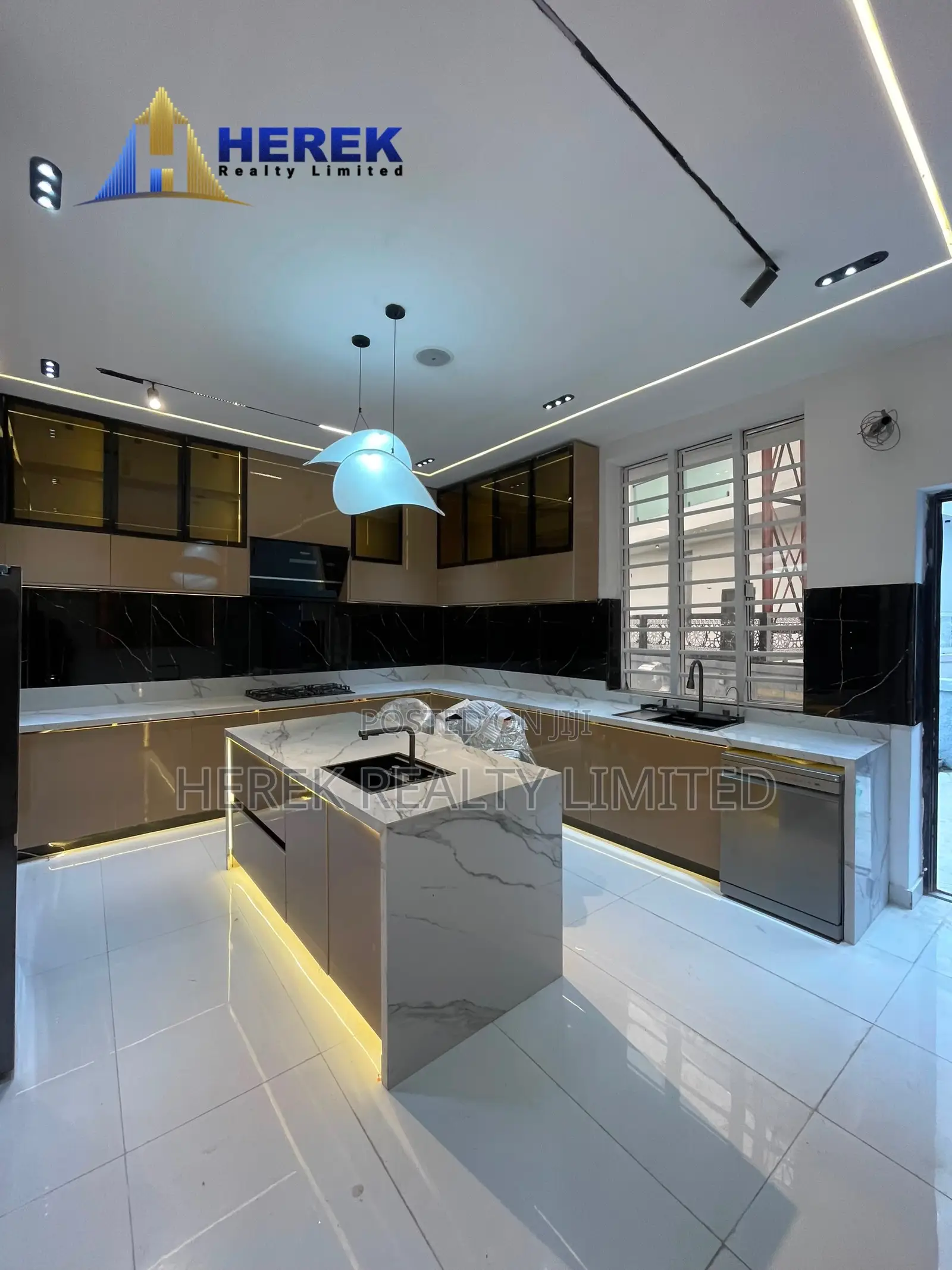 5bdrm Duplex in Chevron Alternative for sale in Chevron