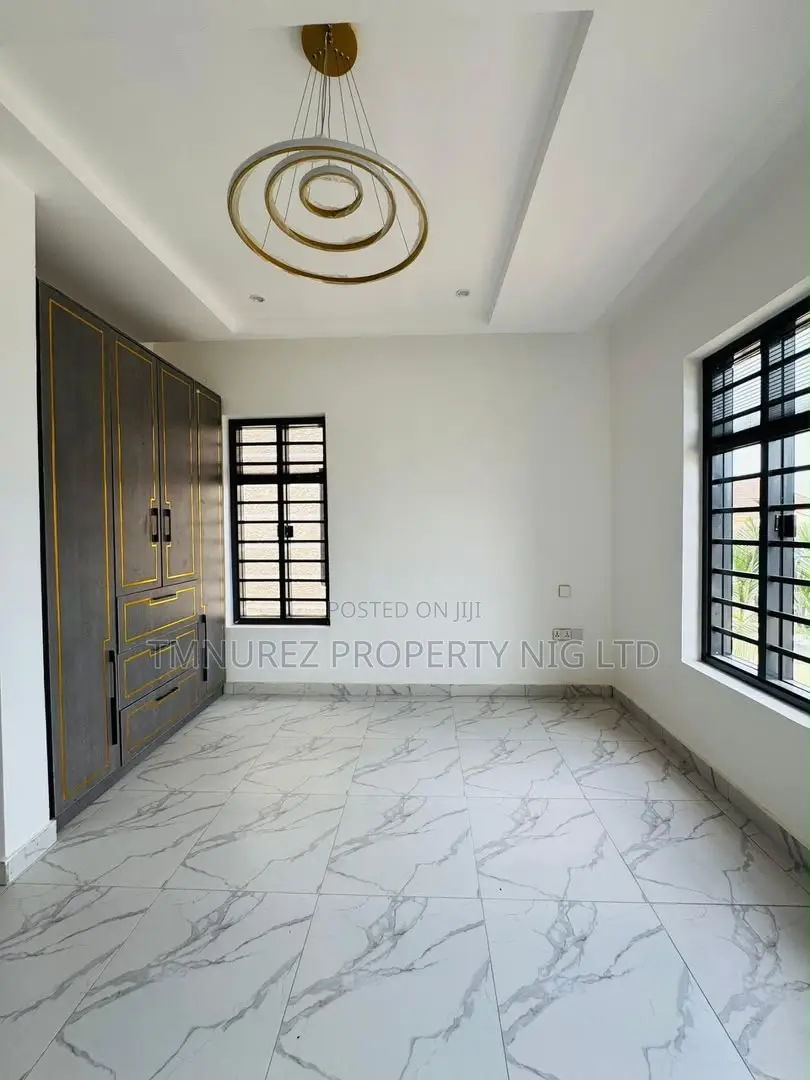 5bdrm Duplex in Omole Phase 1 for sale in Omole Phase 1