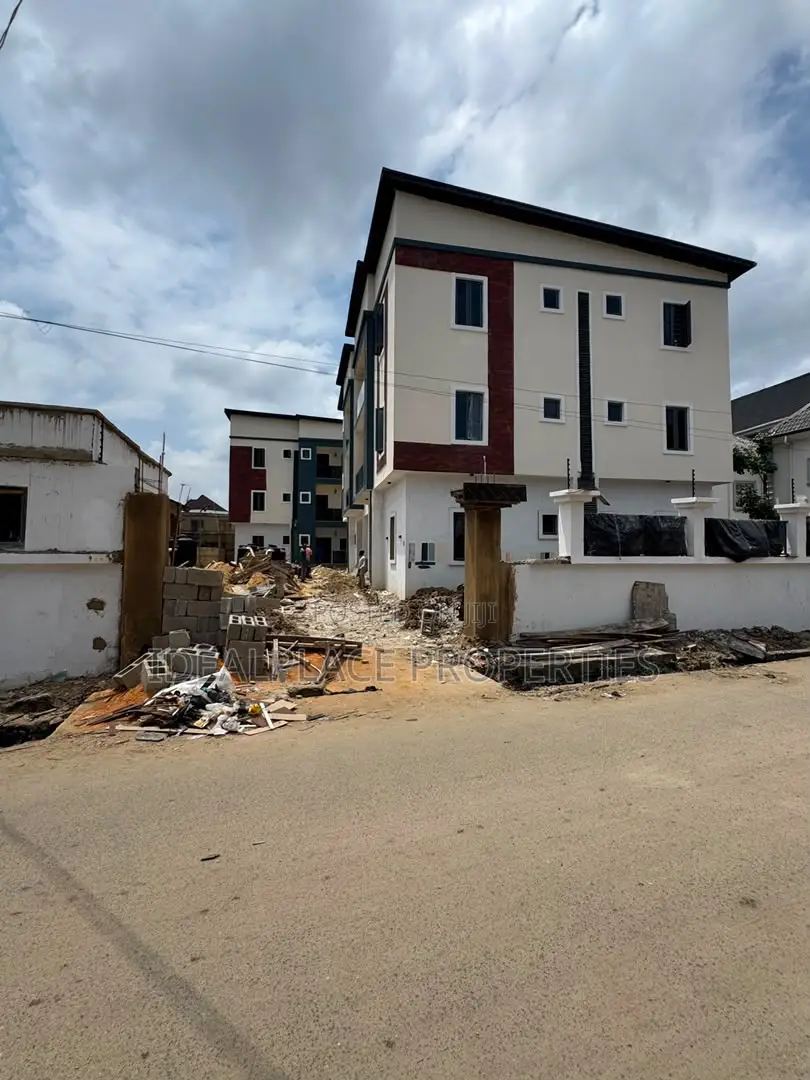 2bdrm Apartment in Surulere for sale in Surulere