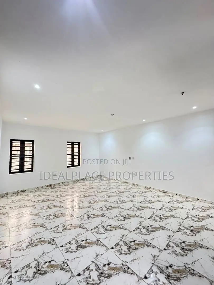 2bdrm Apartment in Surulere for sale in Surulere