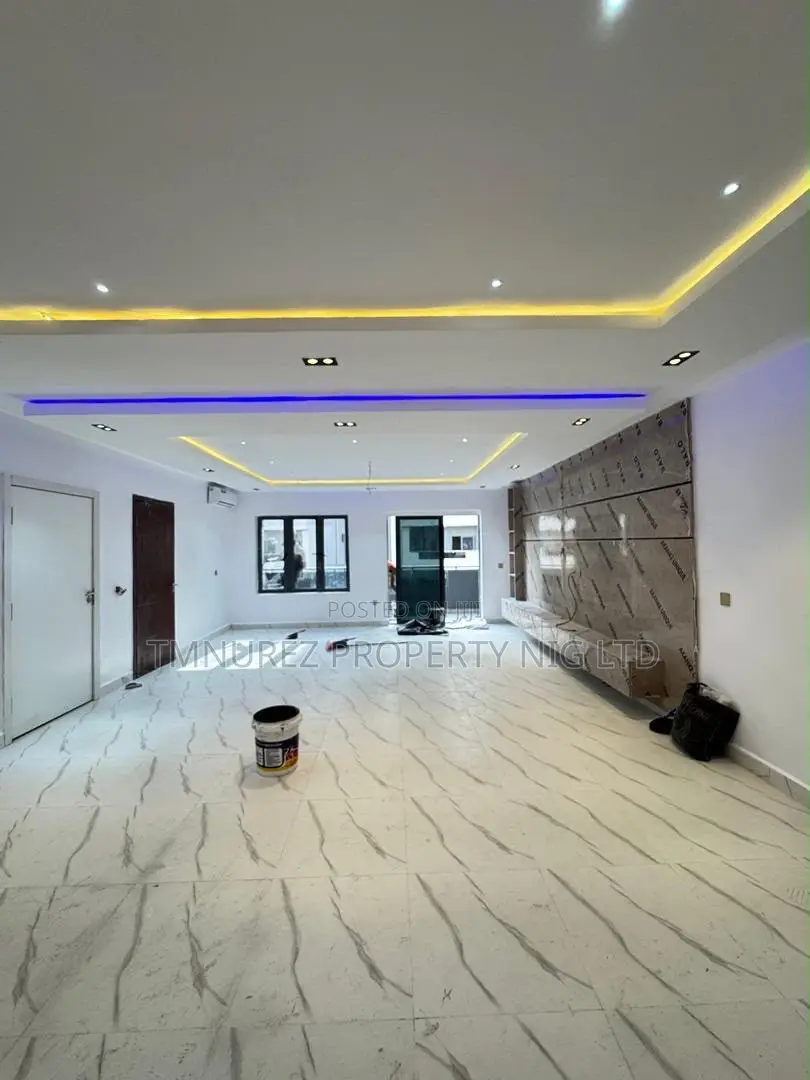 3bdrm Apartment in Surulere for sale in Surulere