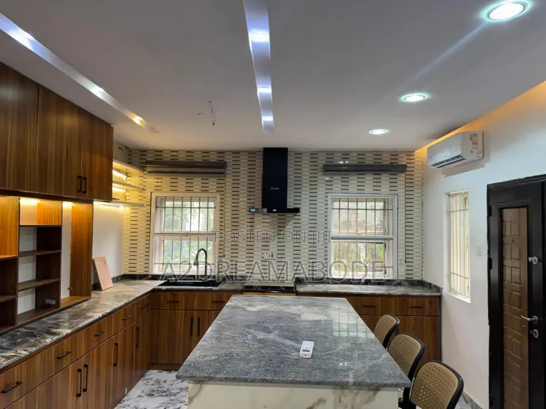 3bdrm Duplex in Ikeja Gra for rent in Ikeja GRA