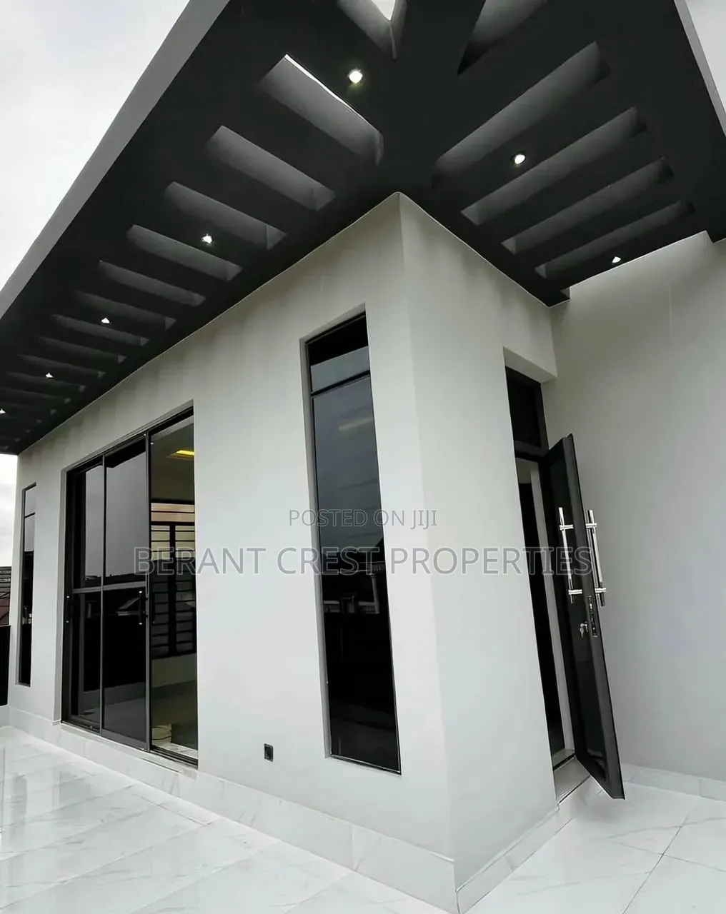 5bdrm Duplex in Apo Resettlement for sale in Apo Resettlement