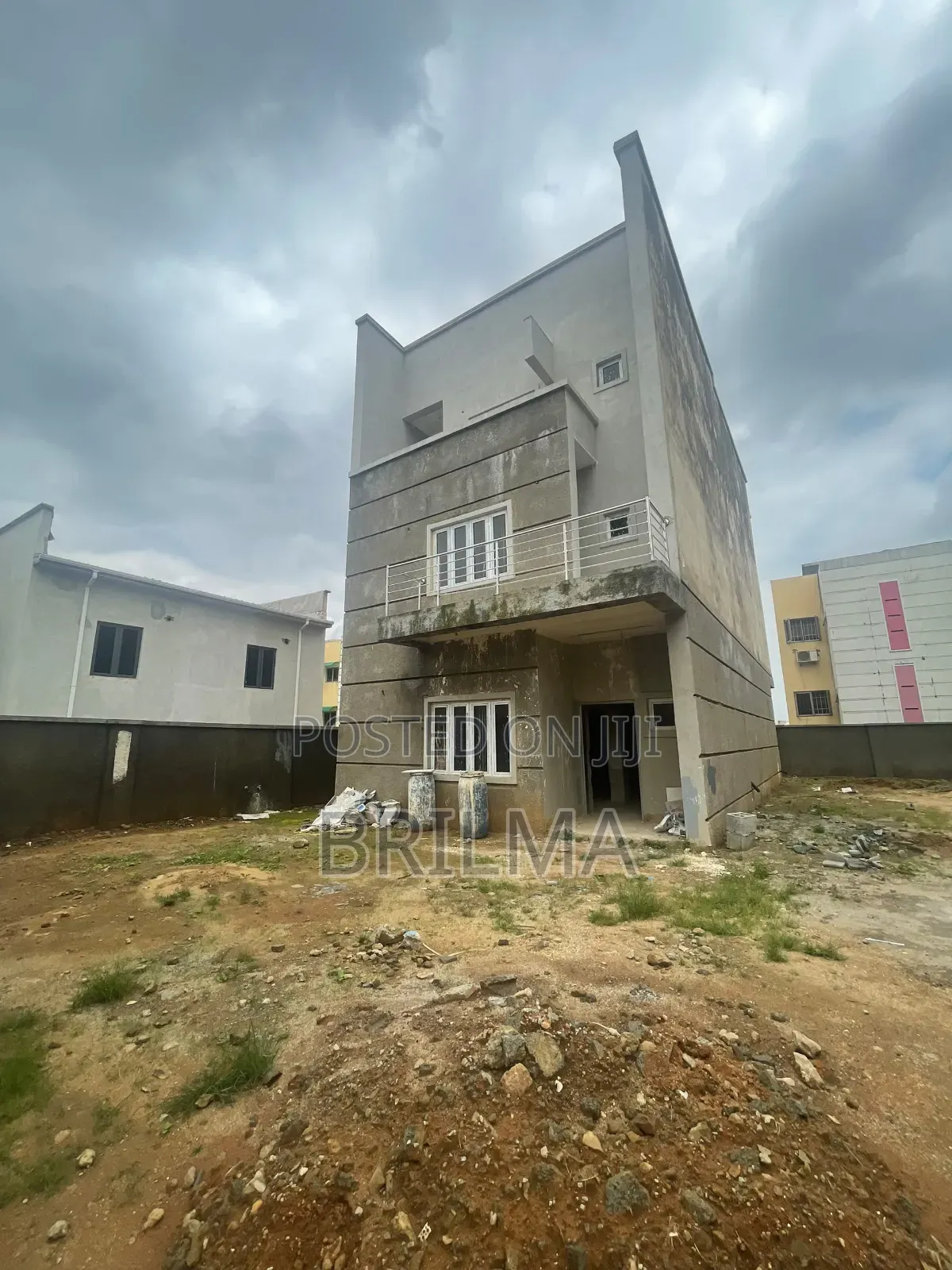 4bdrm Duplex in Life Camp for sale in Life Camp