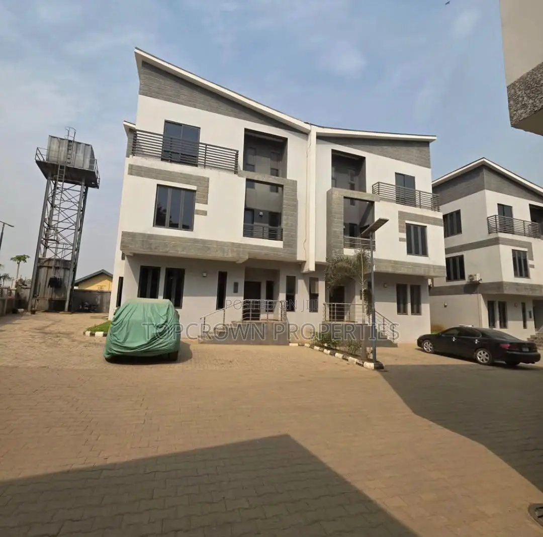 4bdrm Townhouse/Terrace in Kado for sale in Kado