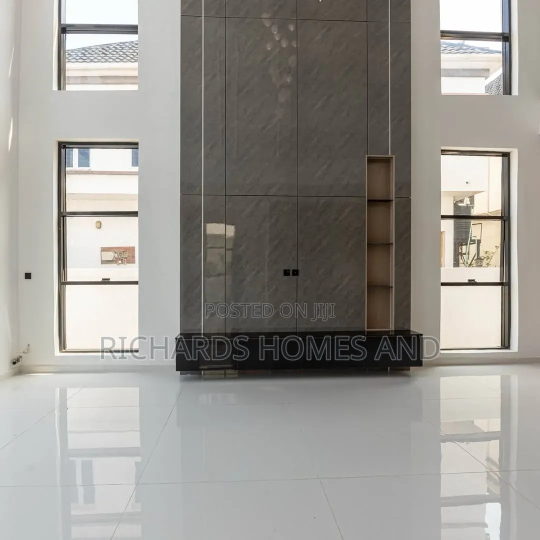 5bdrm Duplex in Megamound Estate, Ikota for sale in Ikota