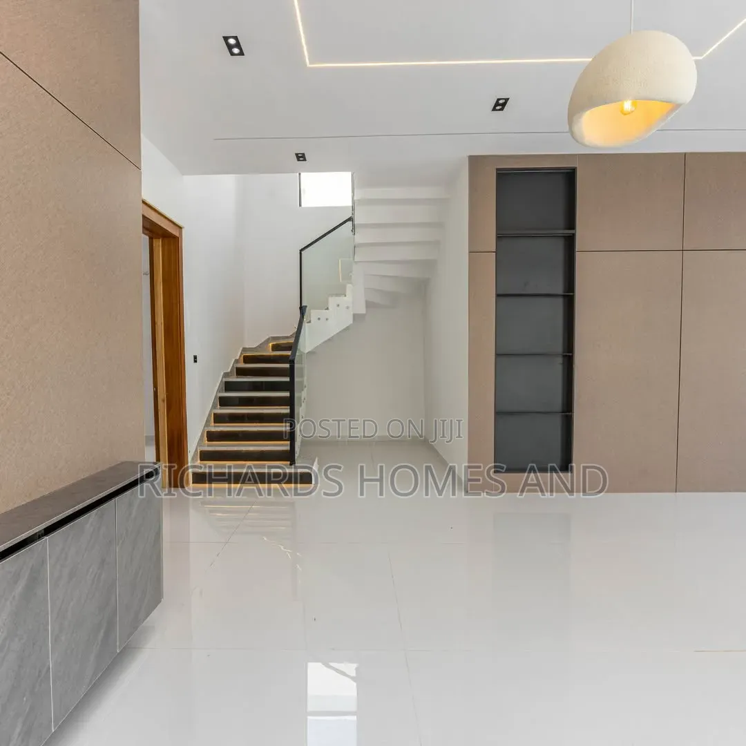 5bdrm Duplex in Megamound Estate, Ikota for sale in Ikota
