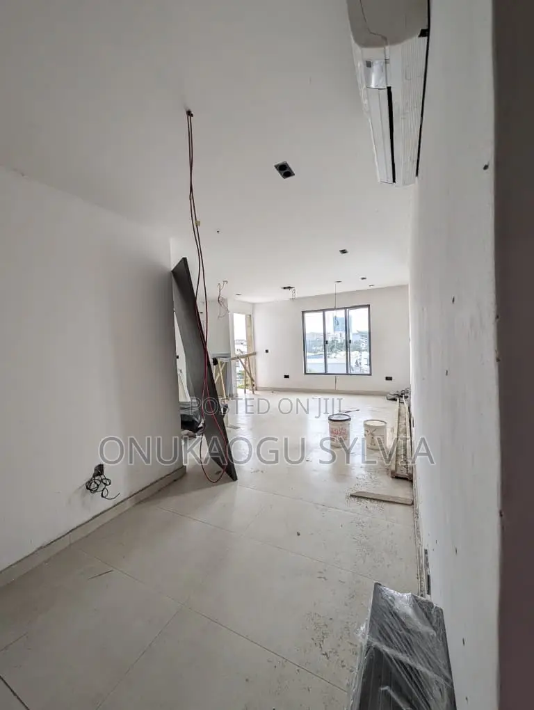 2bdrm Apartment in Maryam'S Court, Ademola Adetokunbo for sale in Ademola Adetokunbo