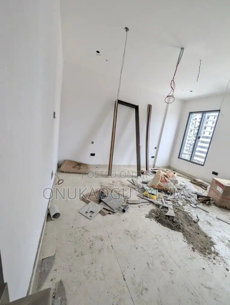 2bdrm Apartment in Maryam'S Court, Ademola Adetokunbo for sale in Ademola Adetokunbo