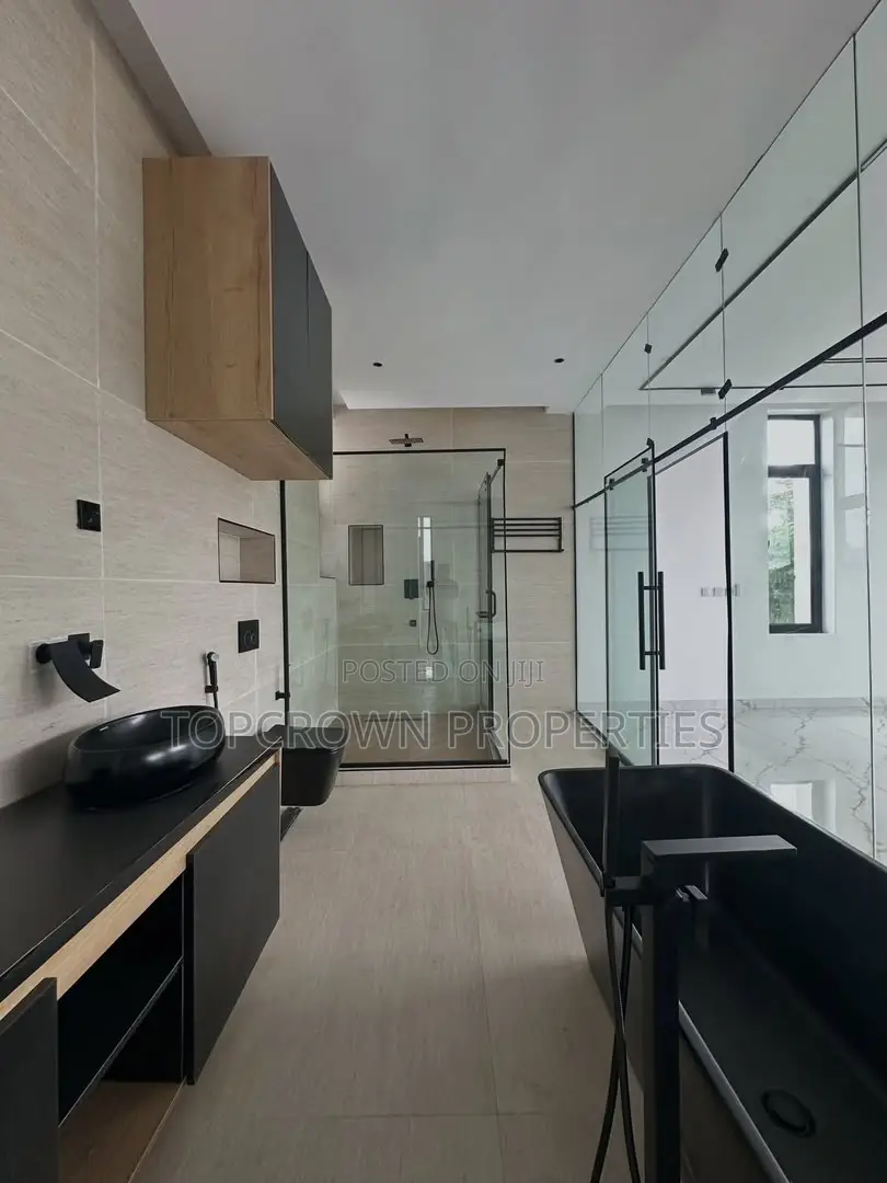 5bdrm Duplex in Apo Resettlement for sale in Apo Resettlement