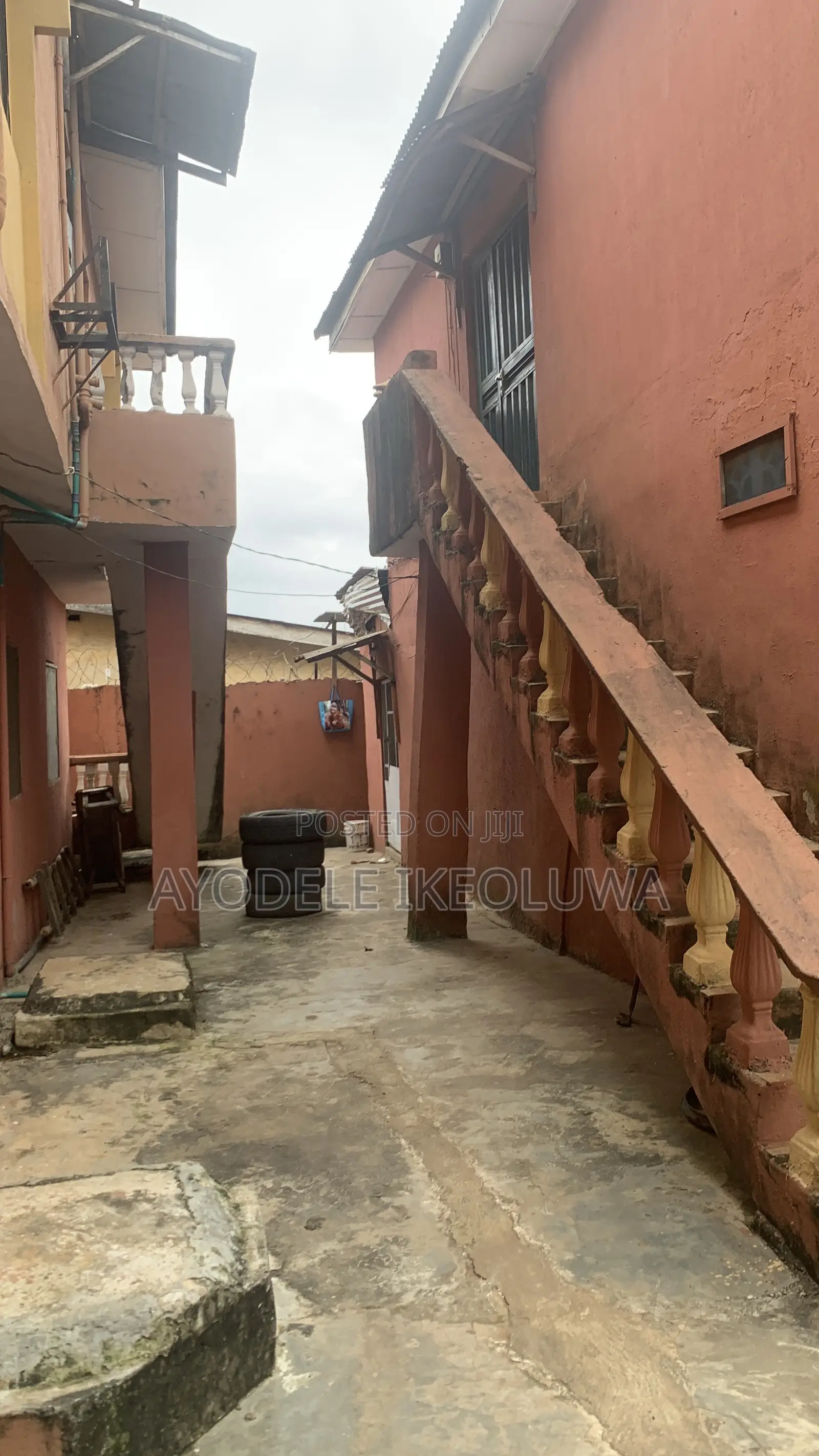 3bdrm Block of Flats in Agric Road, Igando / Ikotun/Igando for sale in Igando / Ikotun/Igando