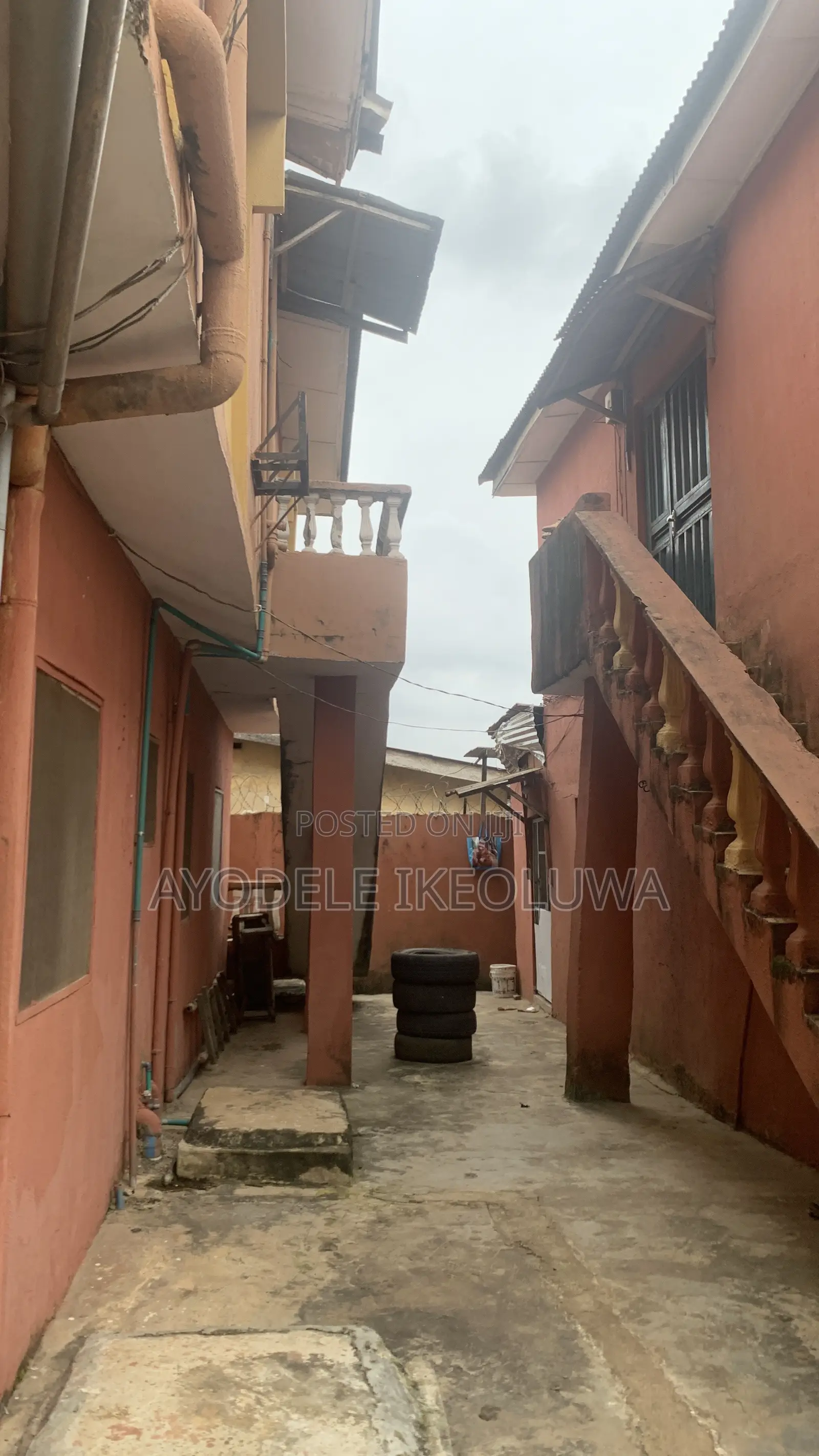 3bdrm Block of Flats in Agric Road, Igando / Ikotun/Igando for sale in Igando / Ikotun/Igando