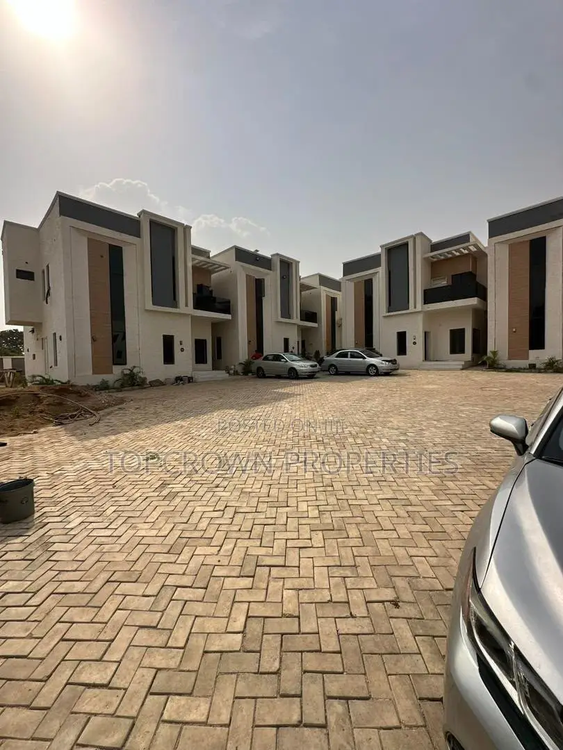 4bdrm Townhouse/Terrace in Kaura for sale in Kaura