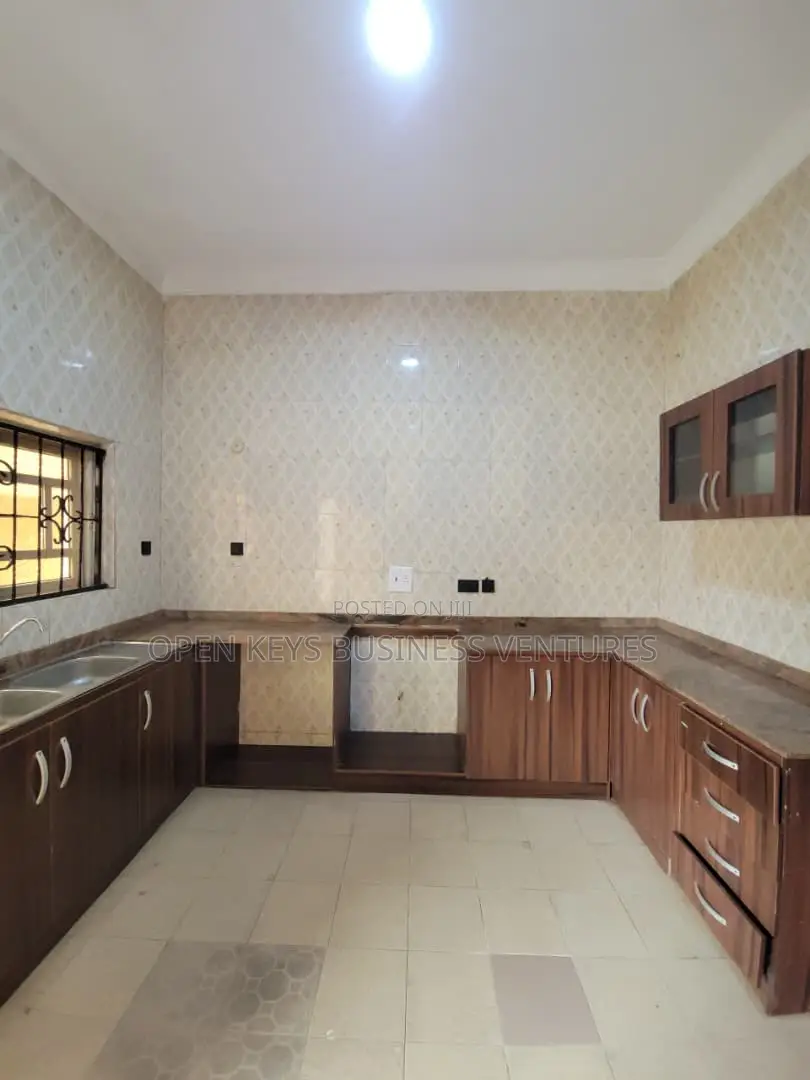 3bdrm Duplex in Kolapo Ishola Gra, Akobo for rent in Akobo