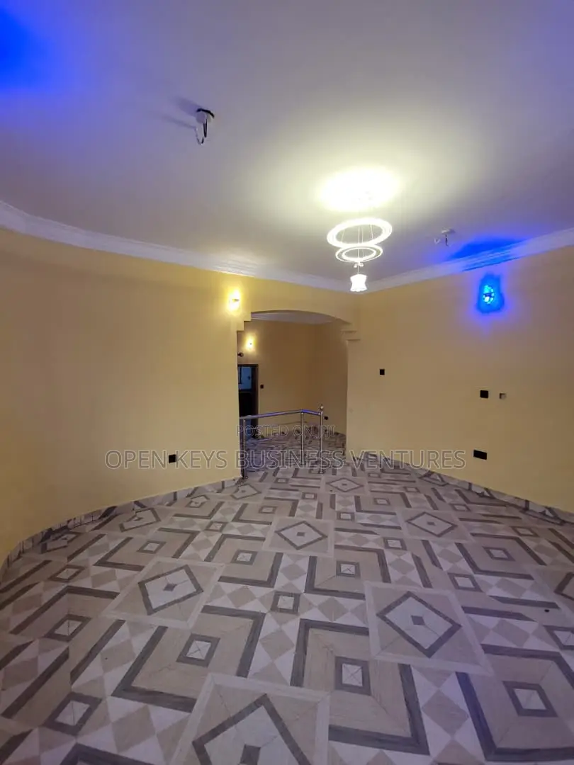 3bdrm Duplex in Kolapo Ishola Gra, Akobo for rent in Akobo