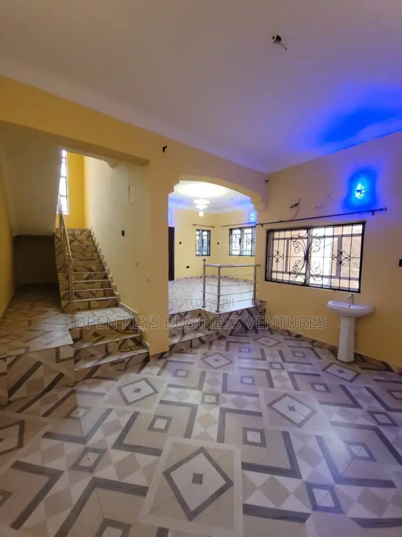 3bdrm Duplex in Kolapo Ishola Gra, Akobo for rent in Akobo