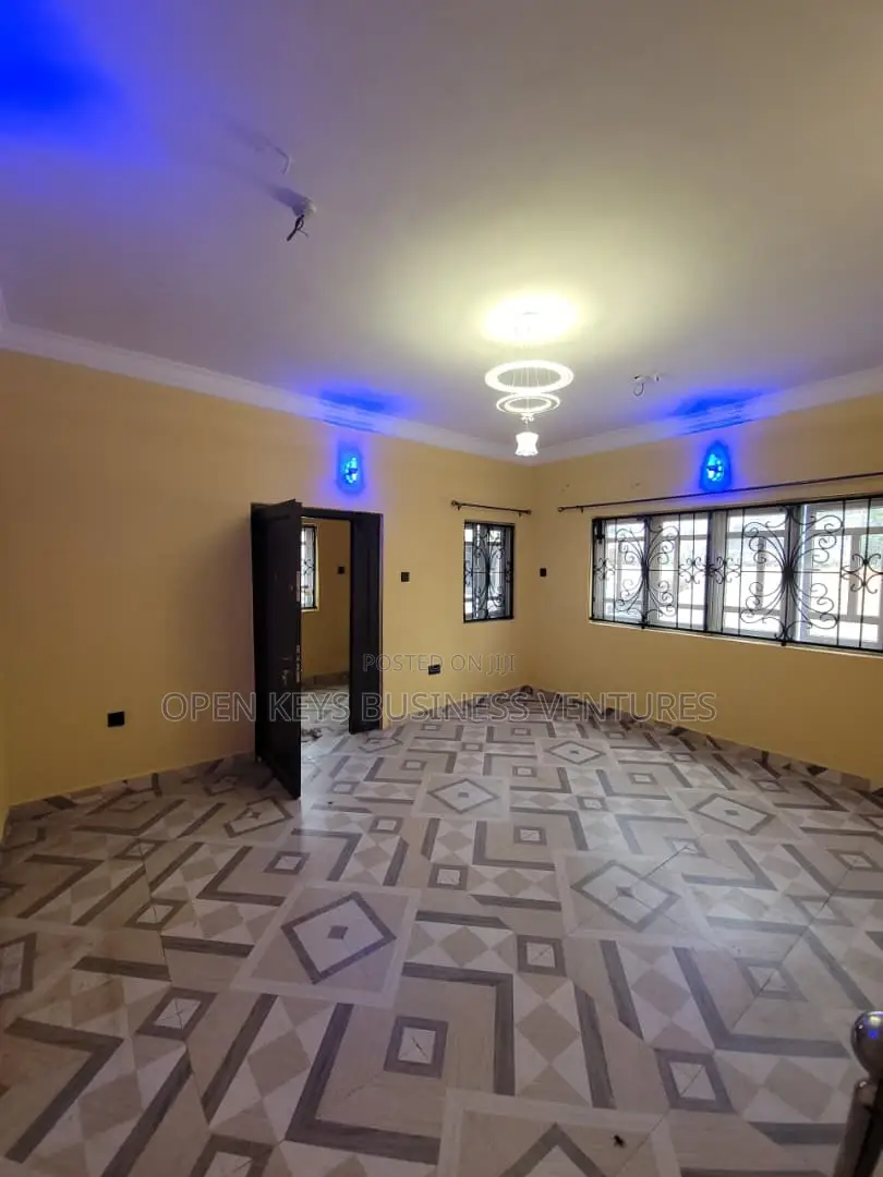 3bdrm Duplex in Kolapo Ishola Gra, Akobo for rent in Akobo