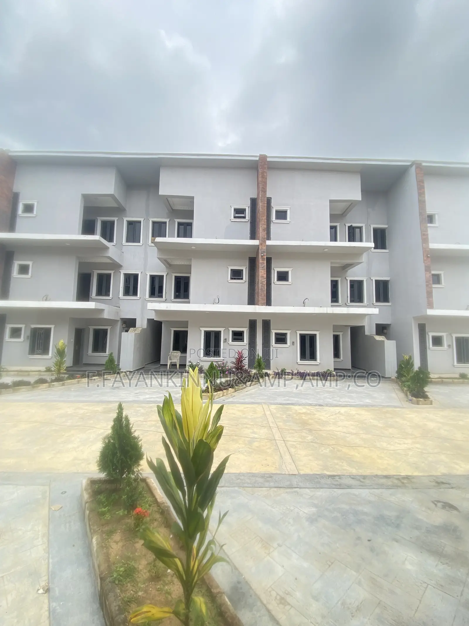 4bdrm Duplex in Zone 3 / Wuse for sale in Zone 3 / Wuse