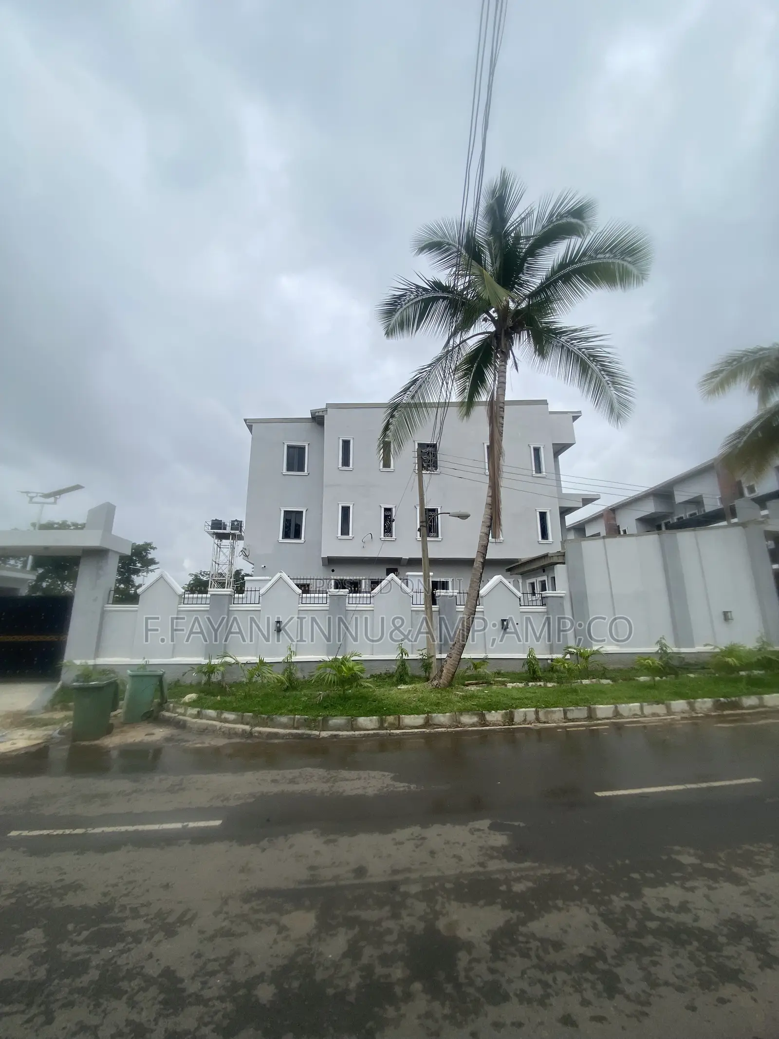 4bdrm Duplex in Zone 3 / Wuse for sale in Zone 3 / Wuse