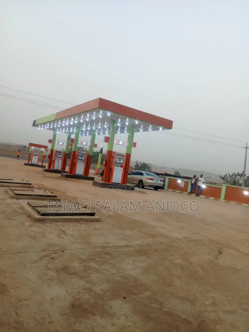 Newly Built Filling Station in Oyo / Oyo