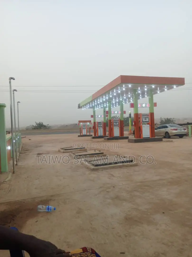 Newly Built Filling Station in Oyo / Oyo