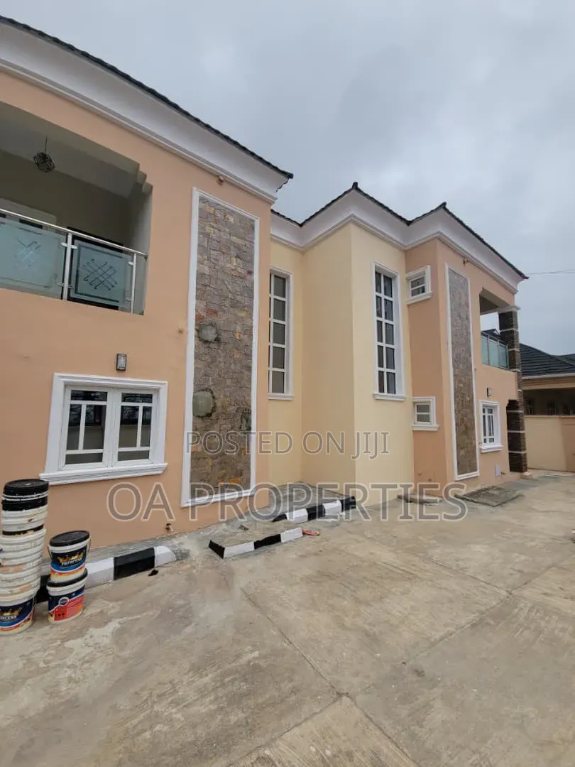 5bdrm Duplex in Kolapo Ishola Gra for rent in Ibadan