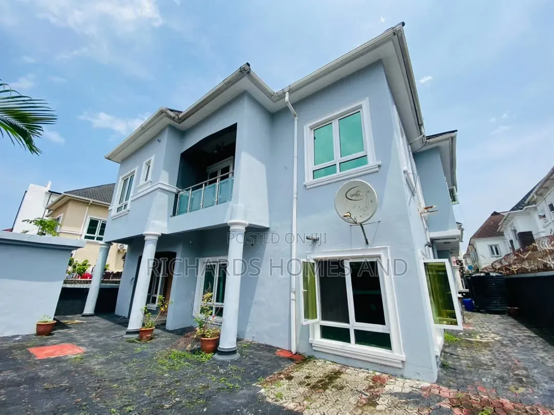 5bdrm Duplex in Chevron for sale in Chevron