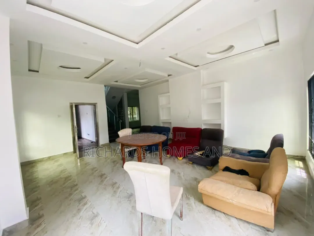 5bdrm Duplex in Chevron for sale in Chevron