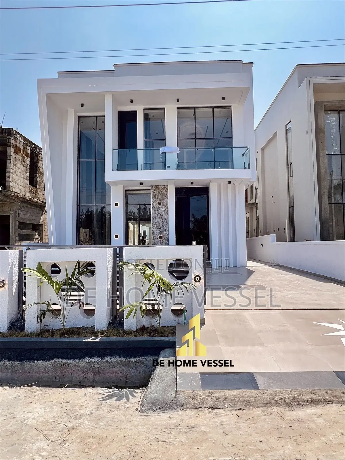5bdrm Duplex in Ikota for sale in Ikota