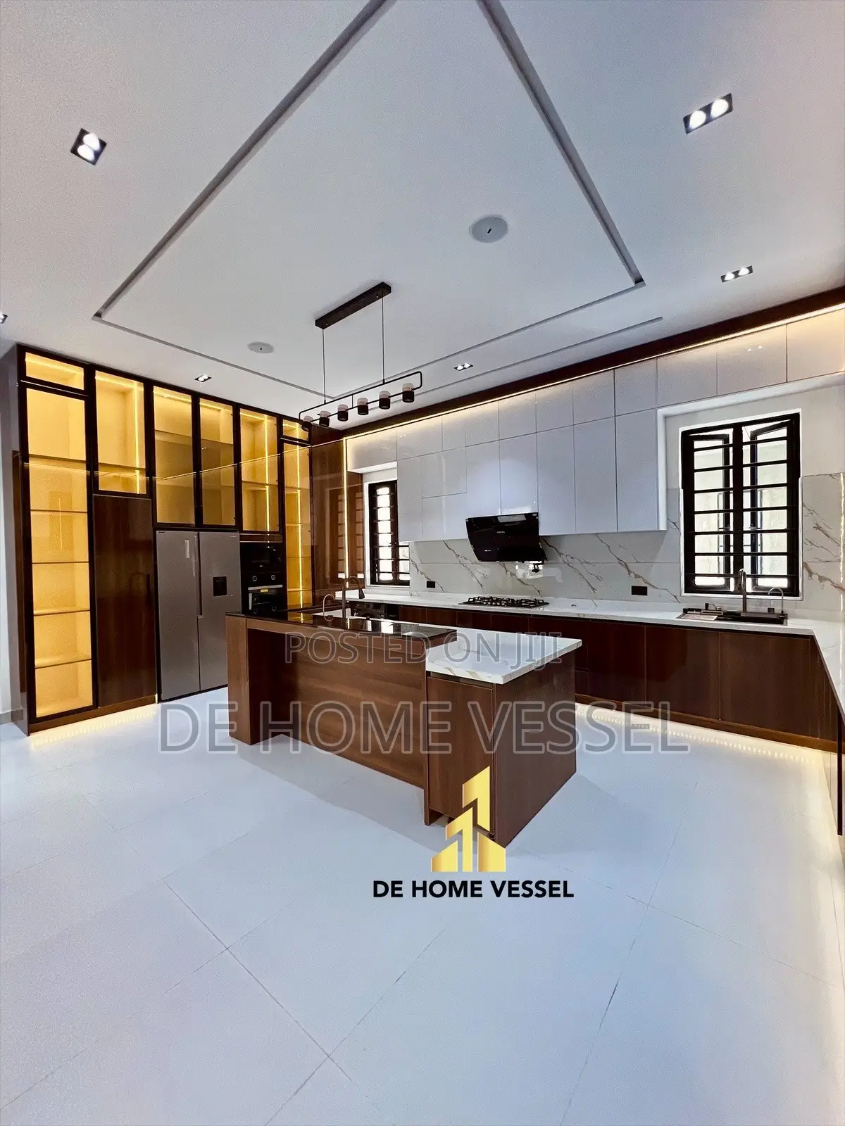 5bdrm Duplex in Ikota for sale in Ikota
