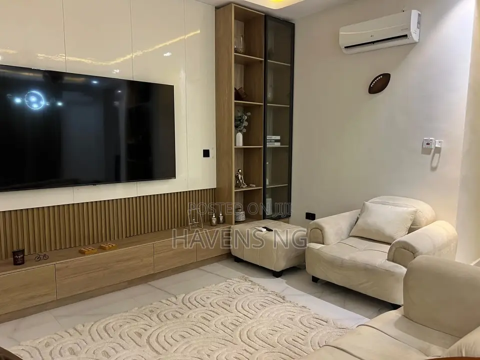 Cozy 2-Bedroom Apartment With Study Room Ikate in Ikate