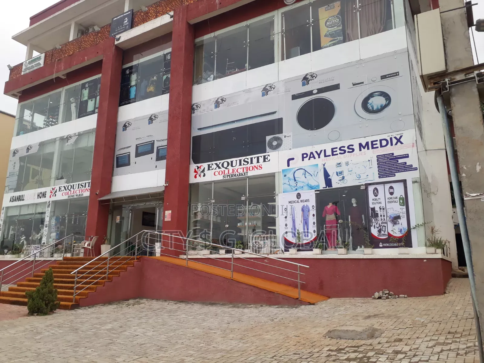 A Showroom/ Shop/Office Space in Life Camp