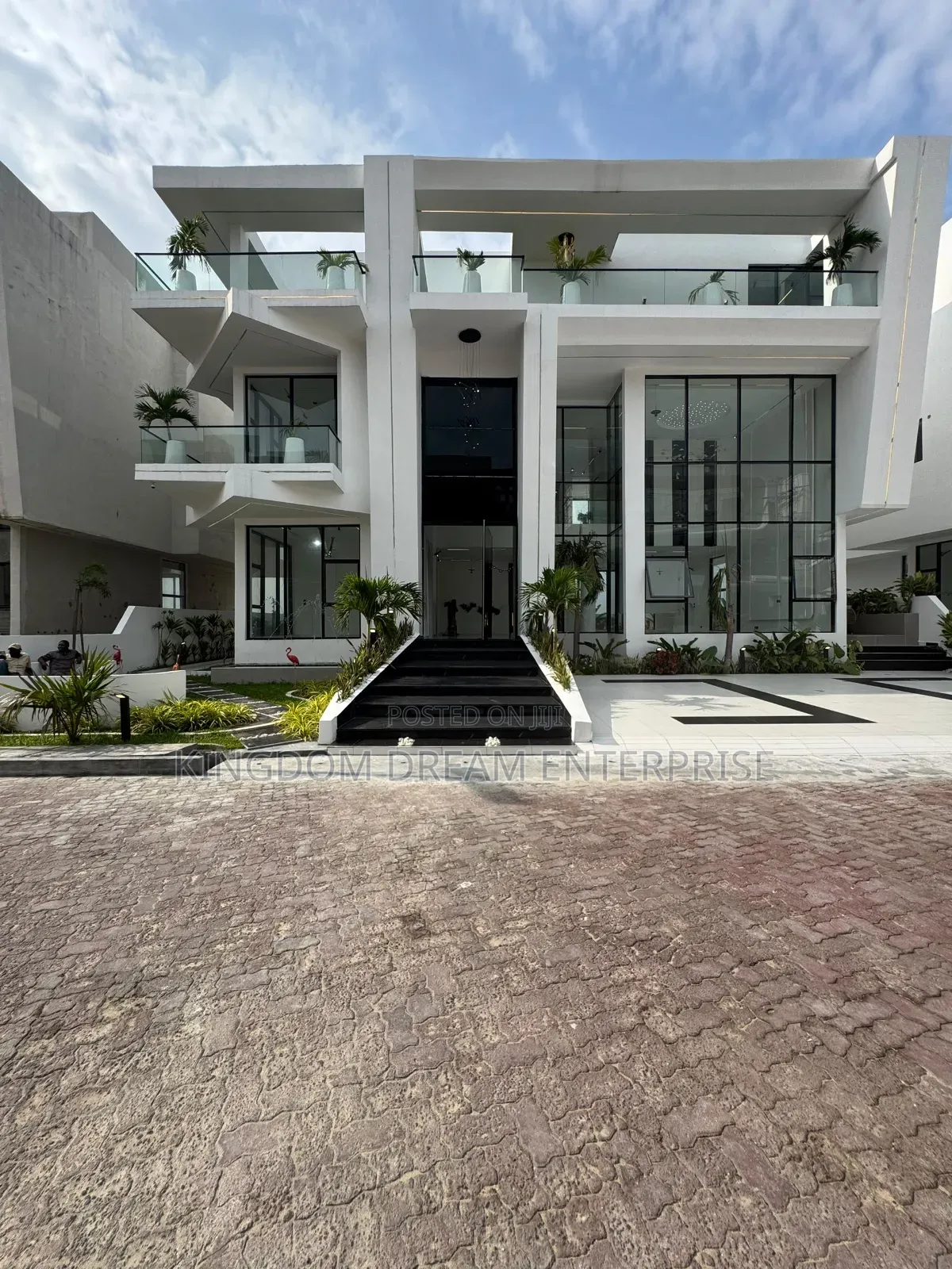5bdrm Duplex in Osapa London Lekki for sale in Osapa london