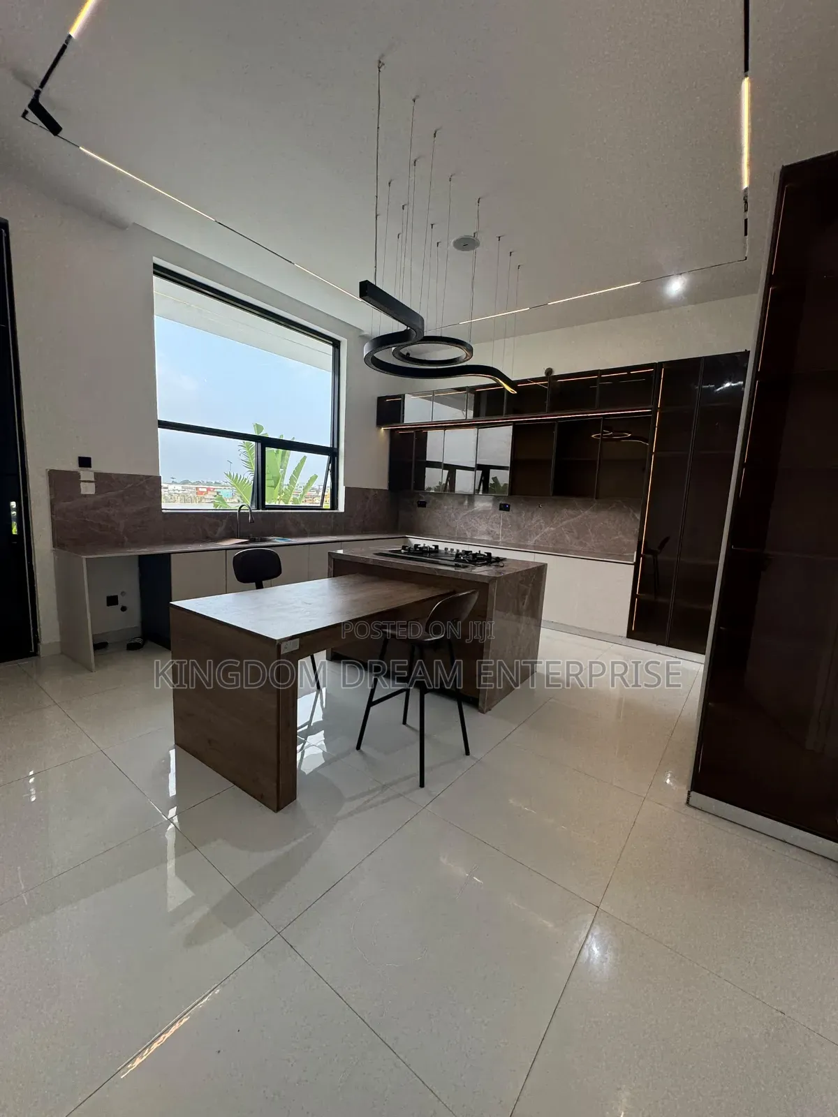 5bdrm Duplex in Osapa London Lekki for sale in Osapa london