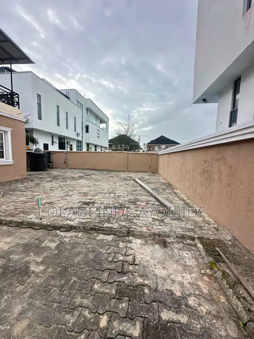 4bdrm Duplex in Megamound, Ikota for sale in Ikota