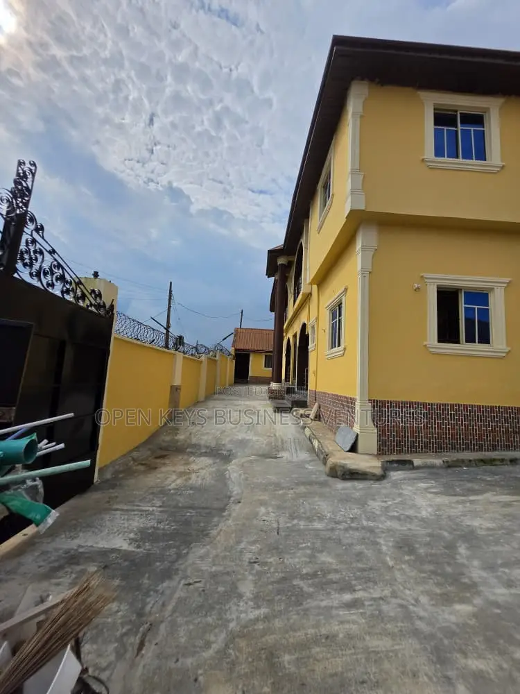 2bdrm Block of Flats in Gbopa, Ologuneru for sale in Ologuneru