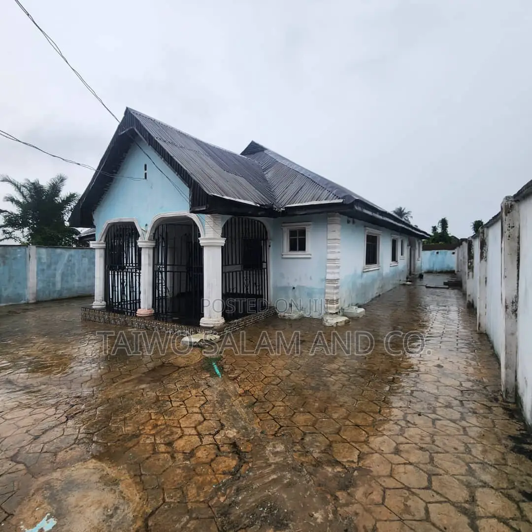 2bdrm Block of Flats in Akinyele for sale in Akinyele