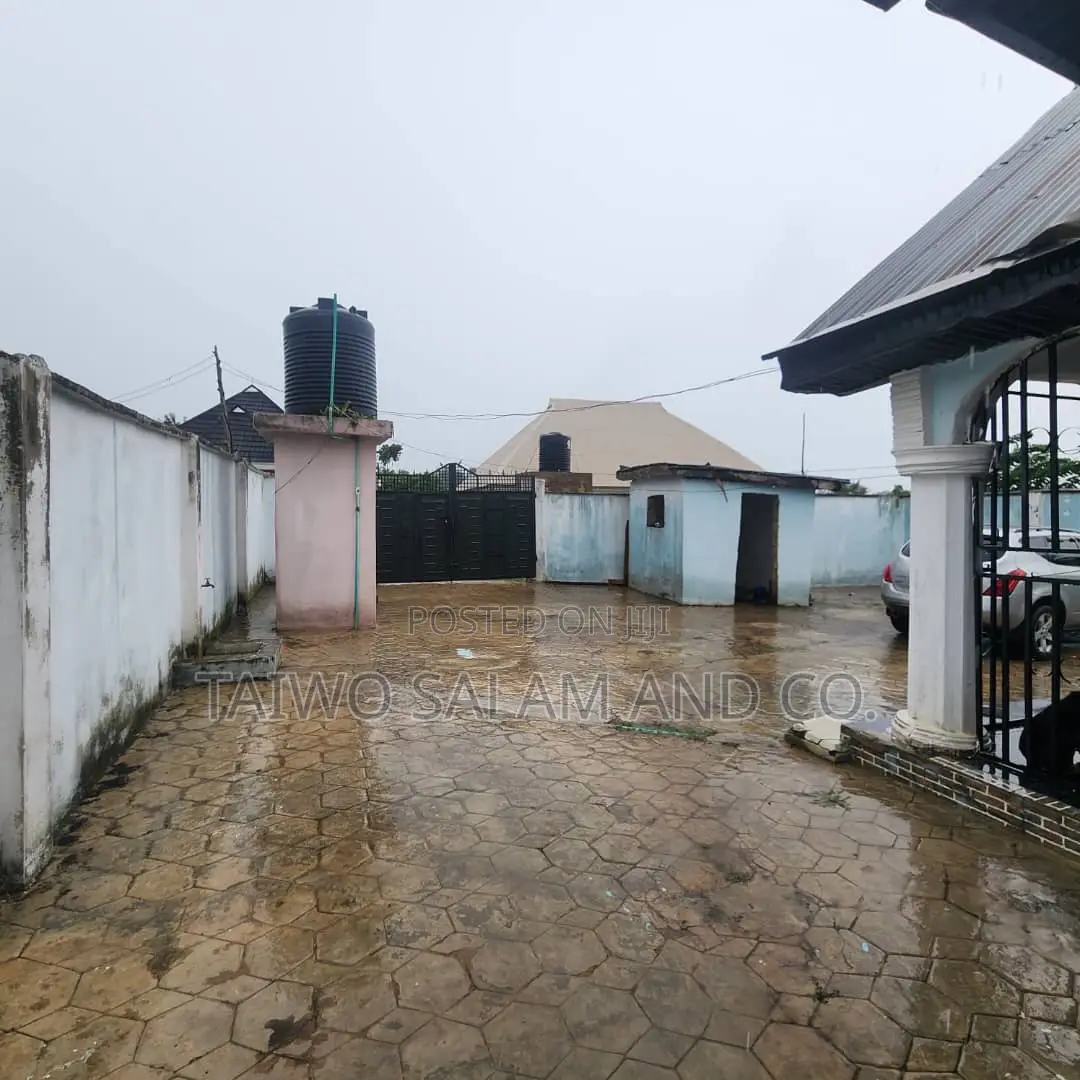 2bdrm Block of Flats in Akinyele for sale in Akinyele