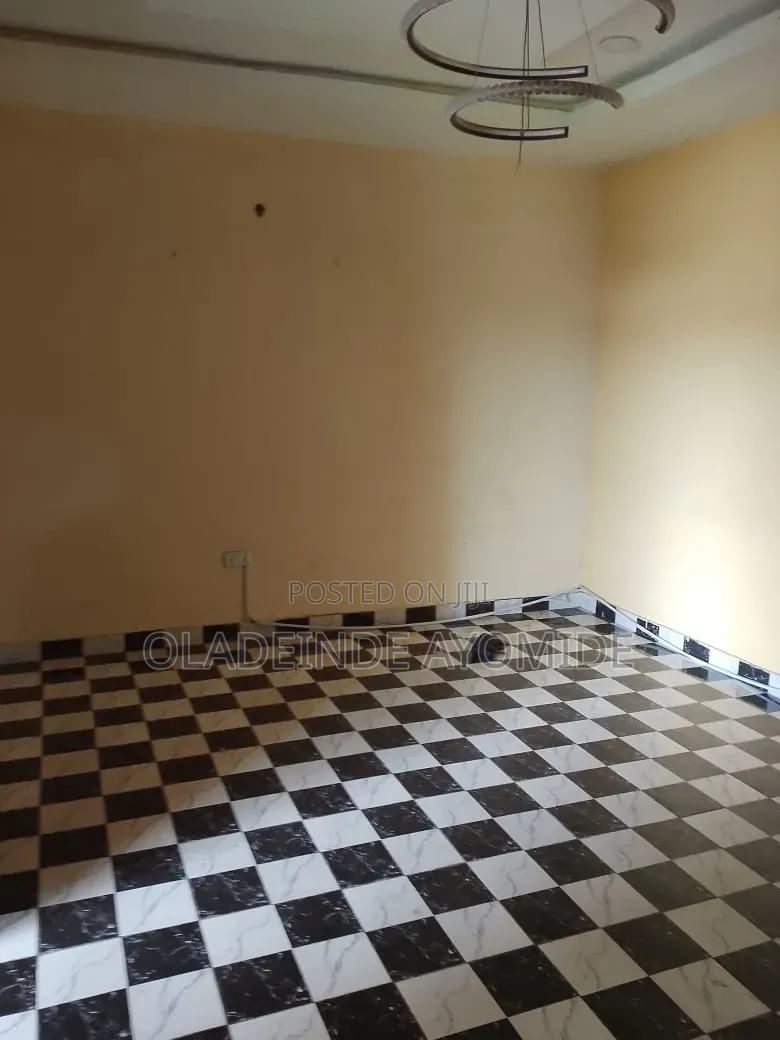 2bdrm Apartment in Olokonla for rent in Olokonla
