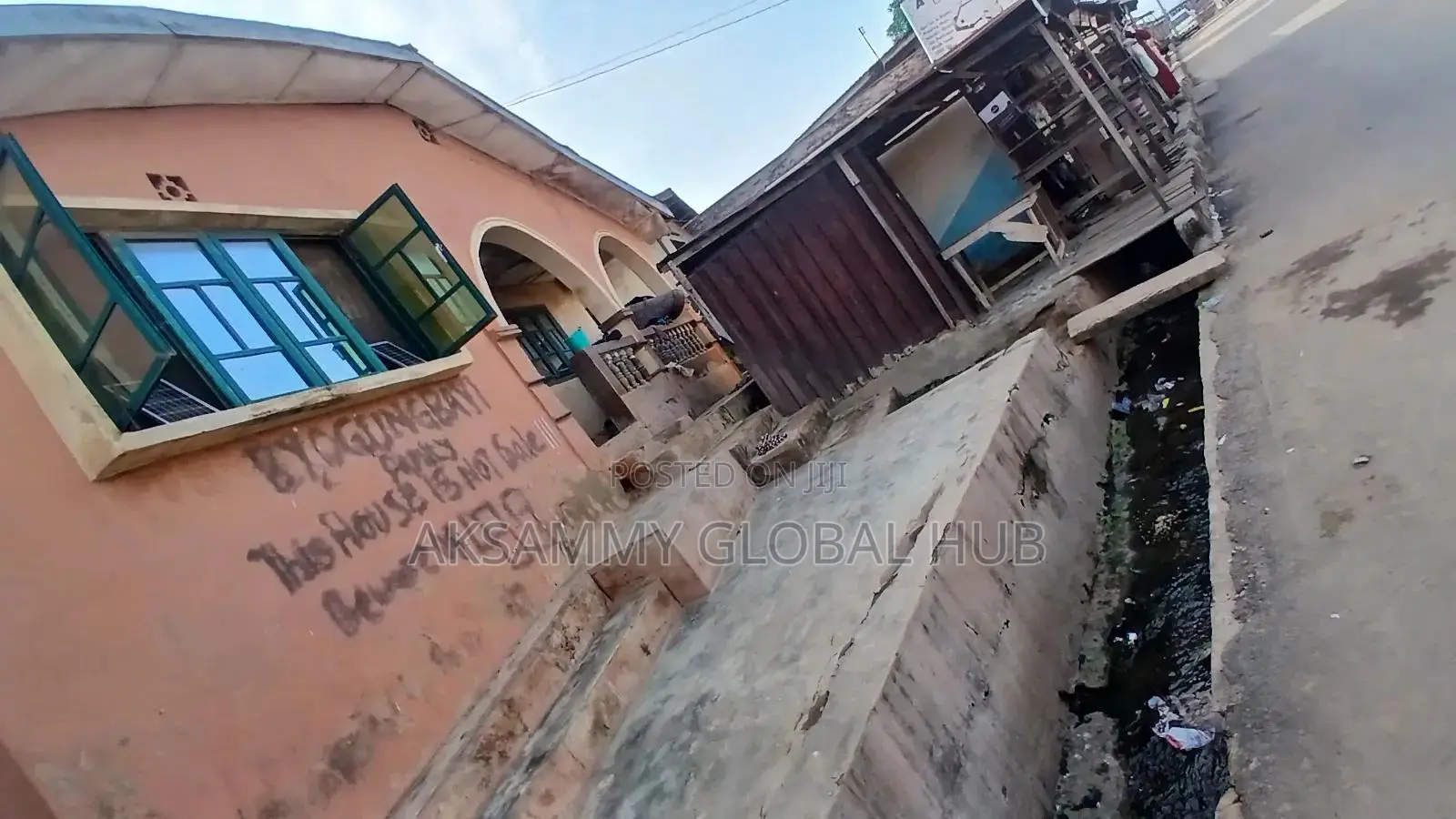 8bdrm Bungalow in Agbowo Ui, Ibadan for sale in Ibadan