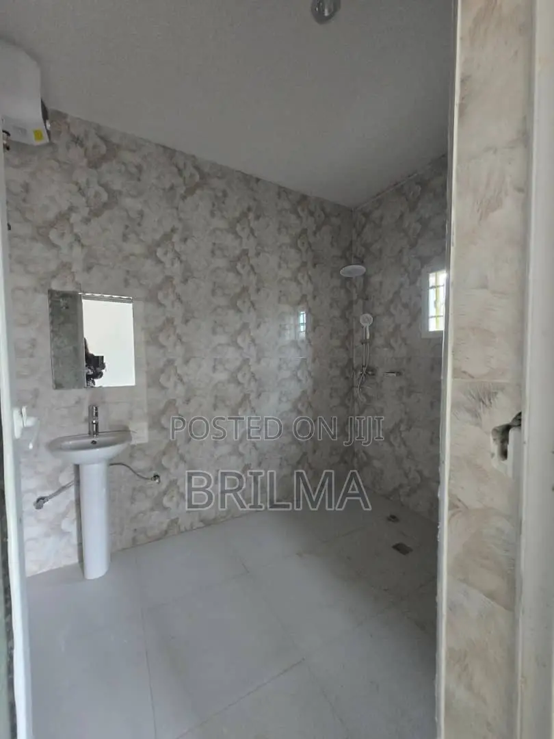 Spacious 3 Room Office Space in Kado for Rent in Kado