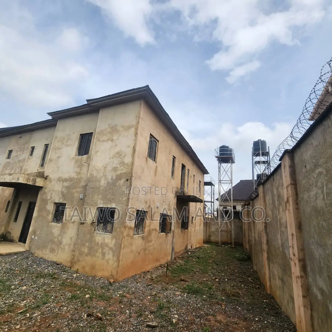 4bdrm Duplex in Oluyole Estate for sale in Oluyole Estate